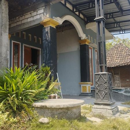 Hellsel Homestay Lamongan Экстерьер фото