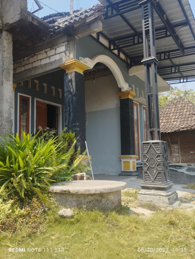 Hellsel Homestay Lamongan Экстерьер фото